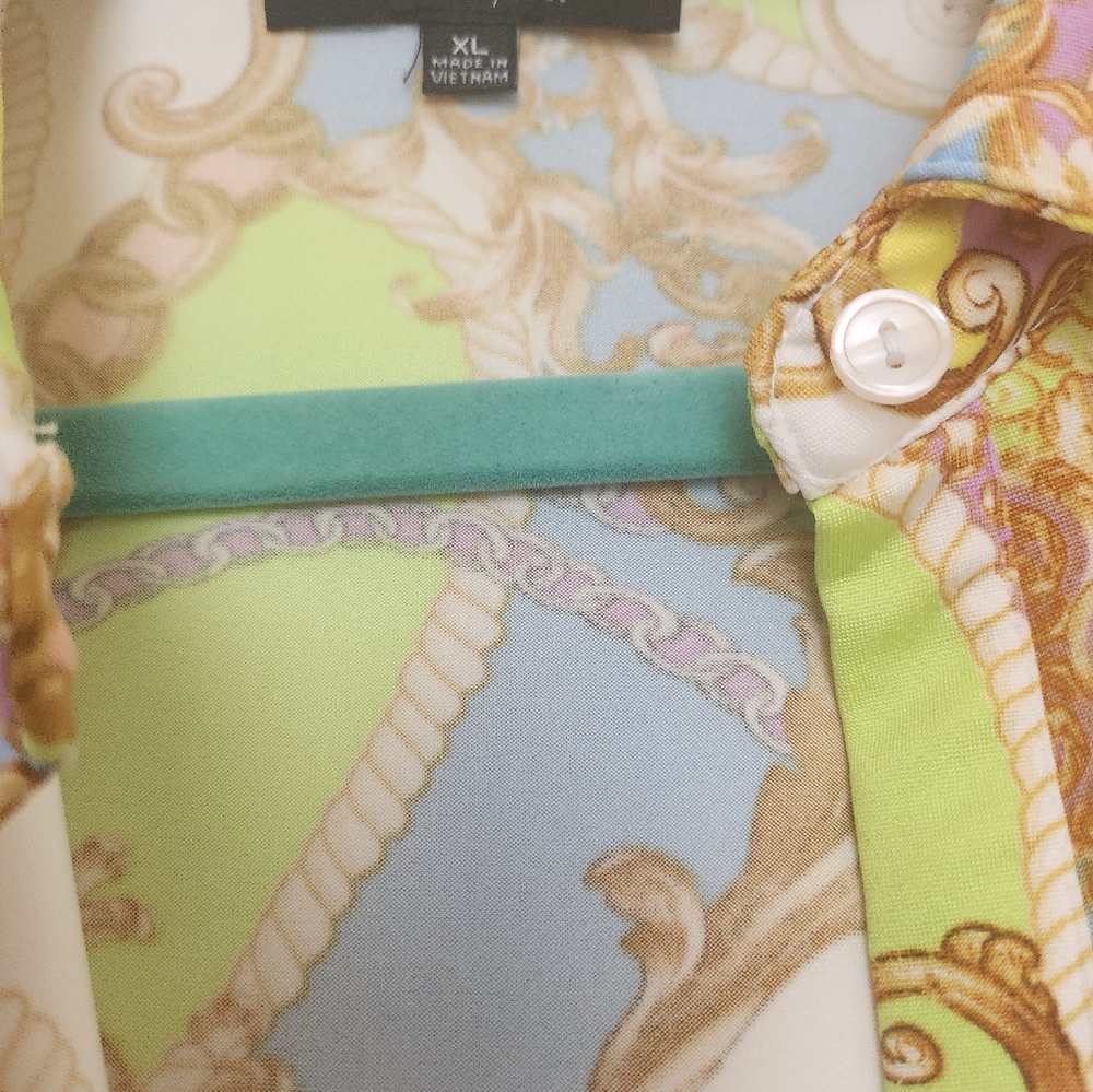 Button down designer like shirt - Picture 5 of 6